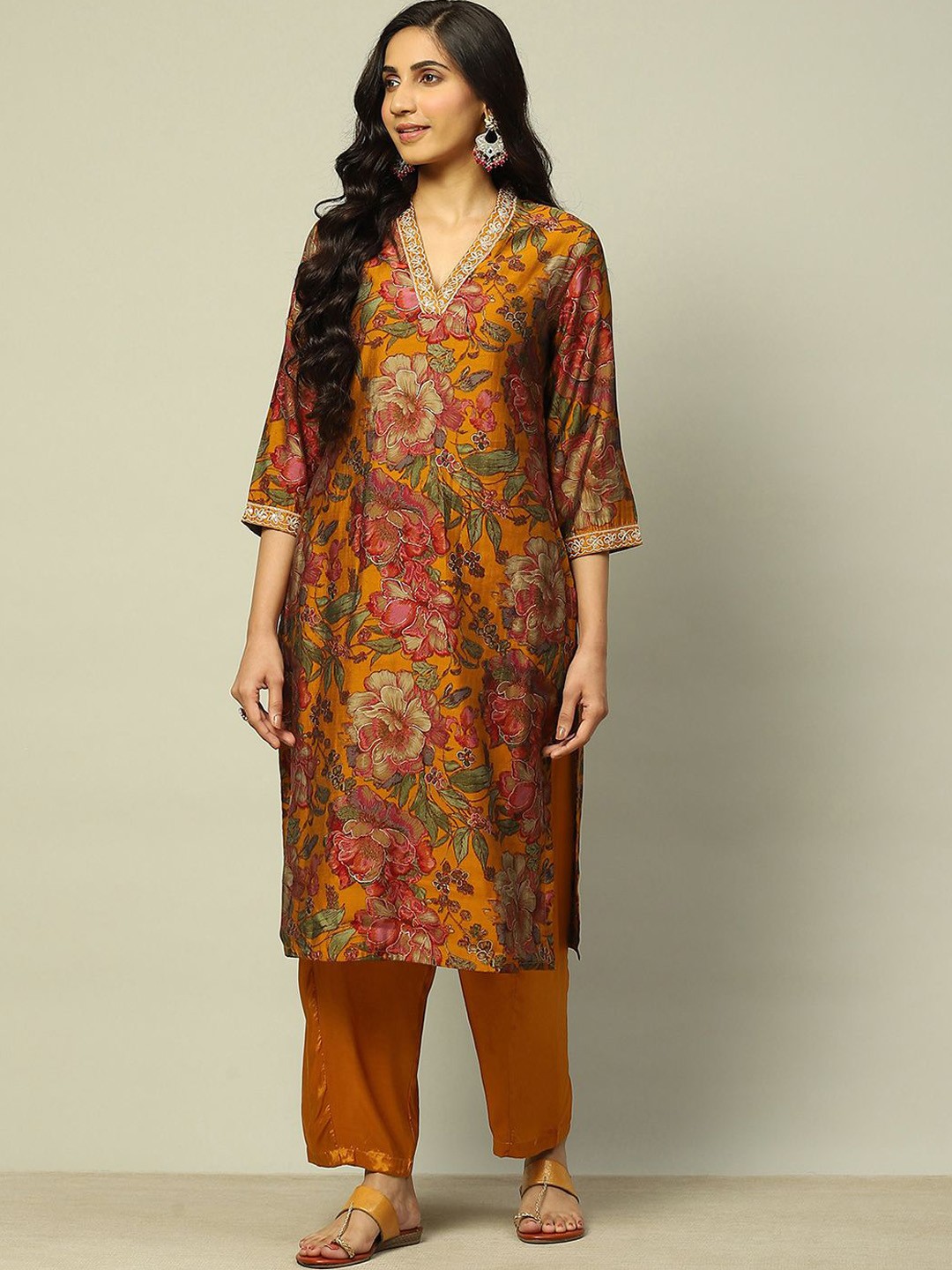 

Rangriti Floral Printed Gotta Patti Straight Kurta With Trousers & Dupatta, Yellow
