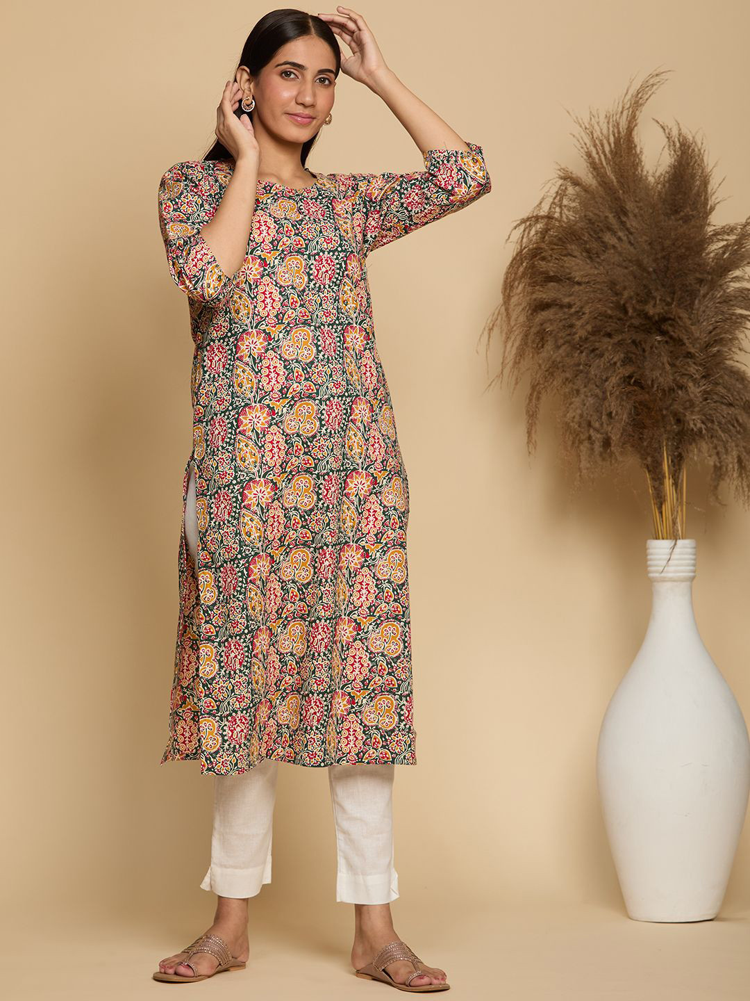 

Chandbaali Floral Printed Pure Cotton Straight Kurta, Green