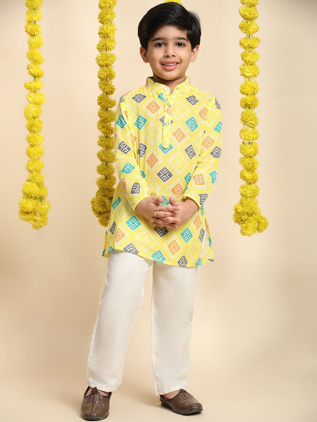 

Cutiekins Boys Geometric Printed Band Collar Straight Kurta With Trousers, Yellow