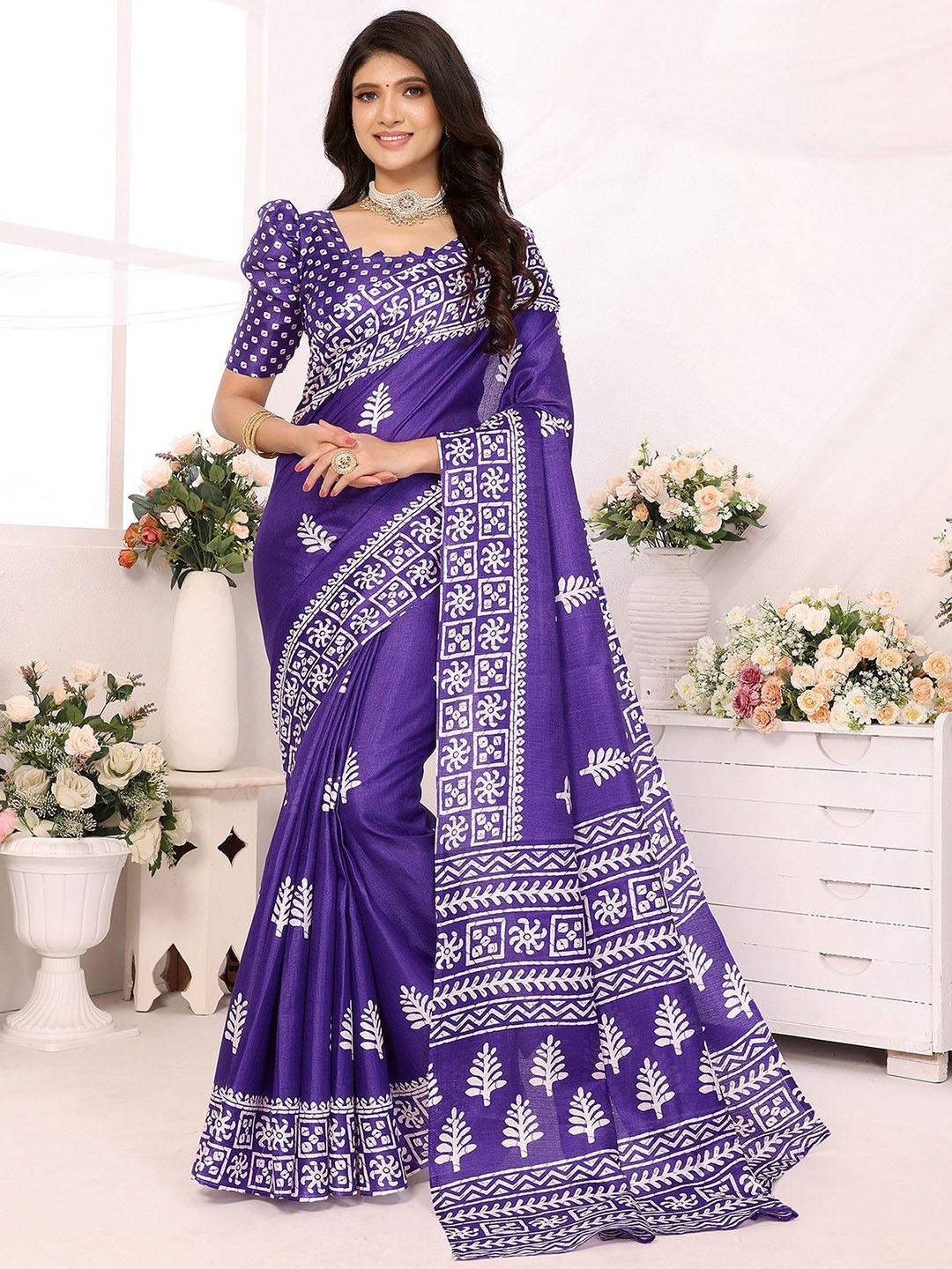 

KALINI Floral Printed Saree, Blue