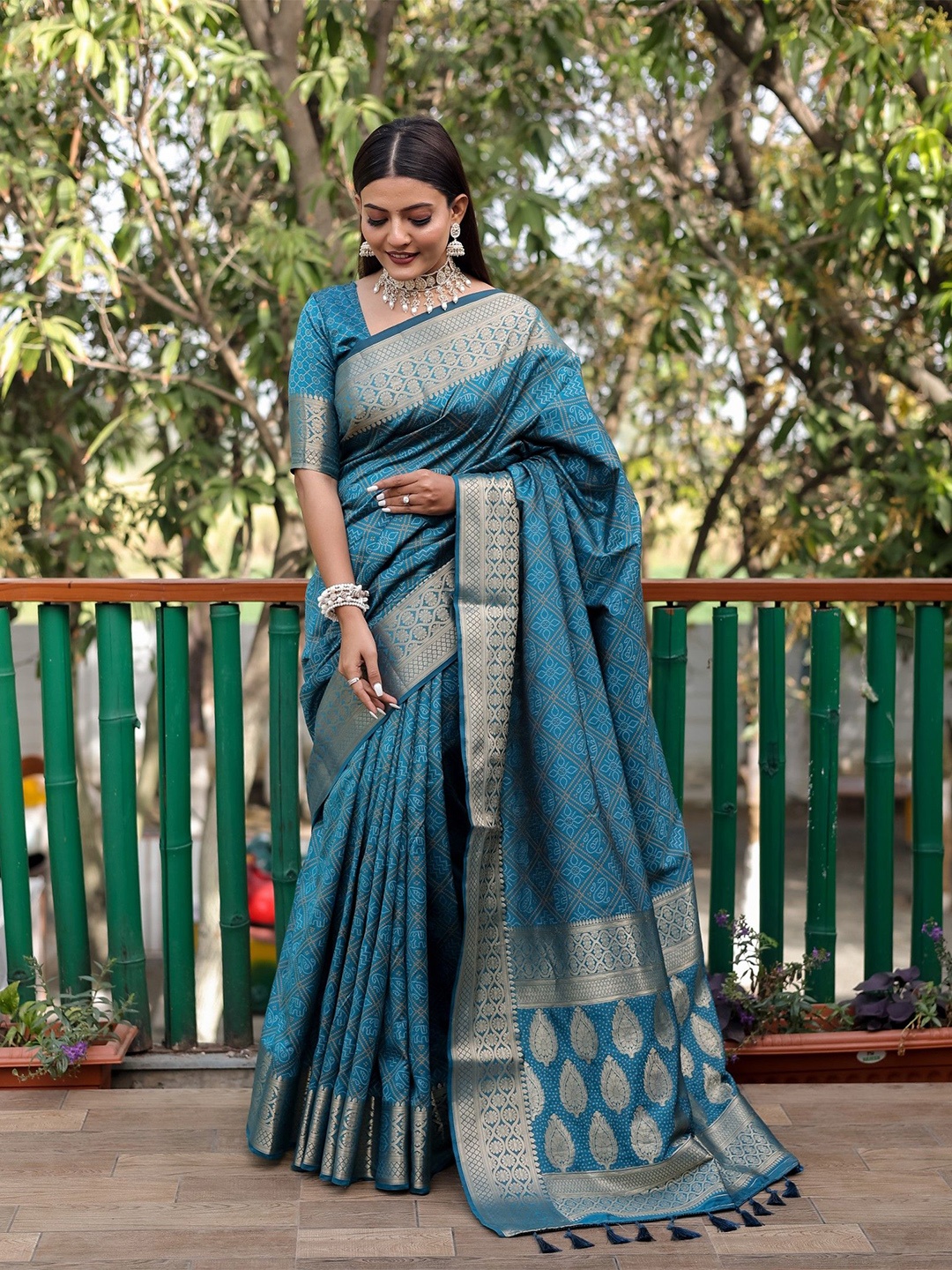 

Anaita Woven Design Zari Pure Silk Bandhani Saree, Teal