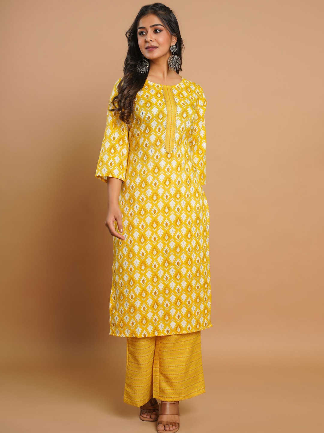 

Emaira Ethnic Motifs Printed Gotta Patti Straight Kurta With Palazzos, Yellow