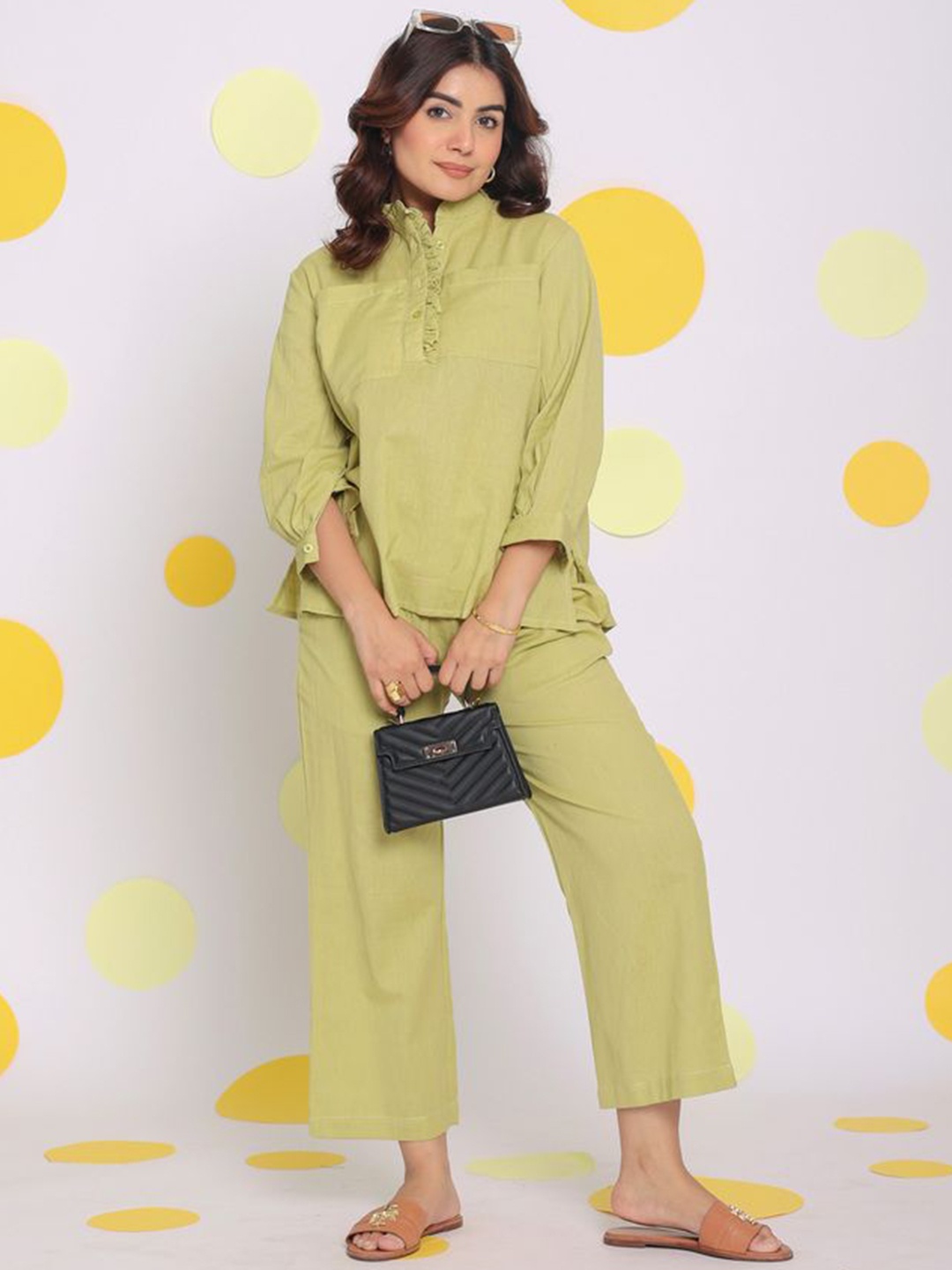 

KAORI BY SHREYA AGARWAL Mandarin Collar Linen Top With Trousers, Green