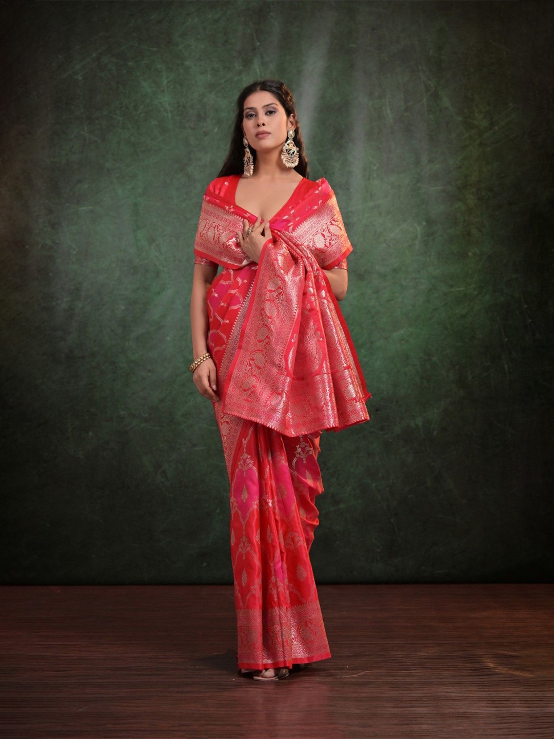 

VISHNU WEAVES Woven Design Zari Pure Silk Banarasi Saree, Pink