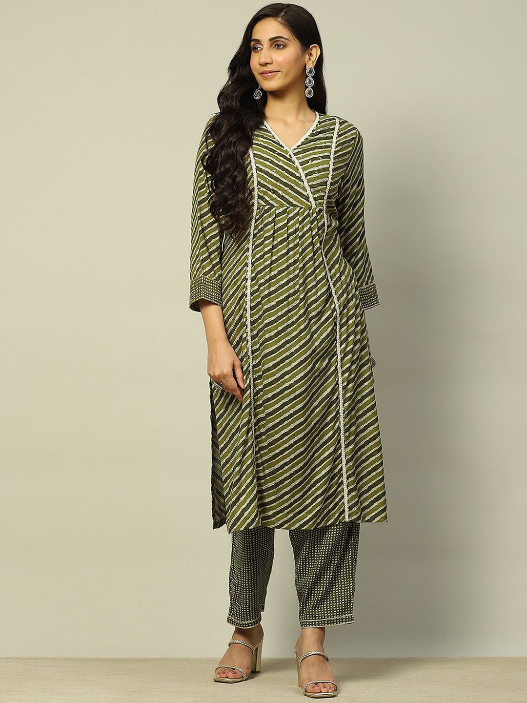 

Rangriti Leheriya Printed Gotta Patti Straight Kurta with Palazzos & With Dupatta, Green