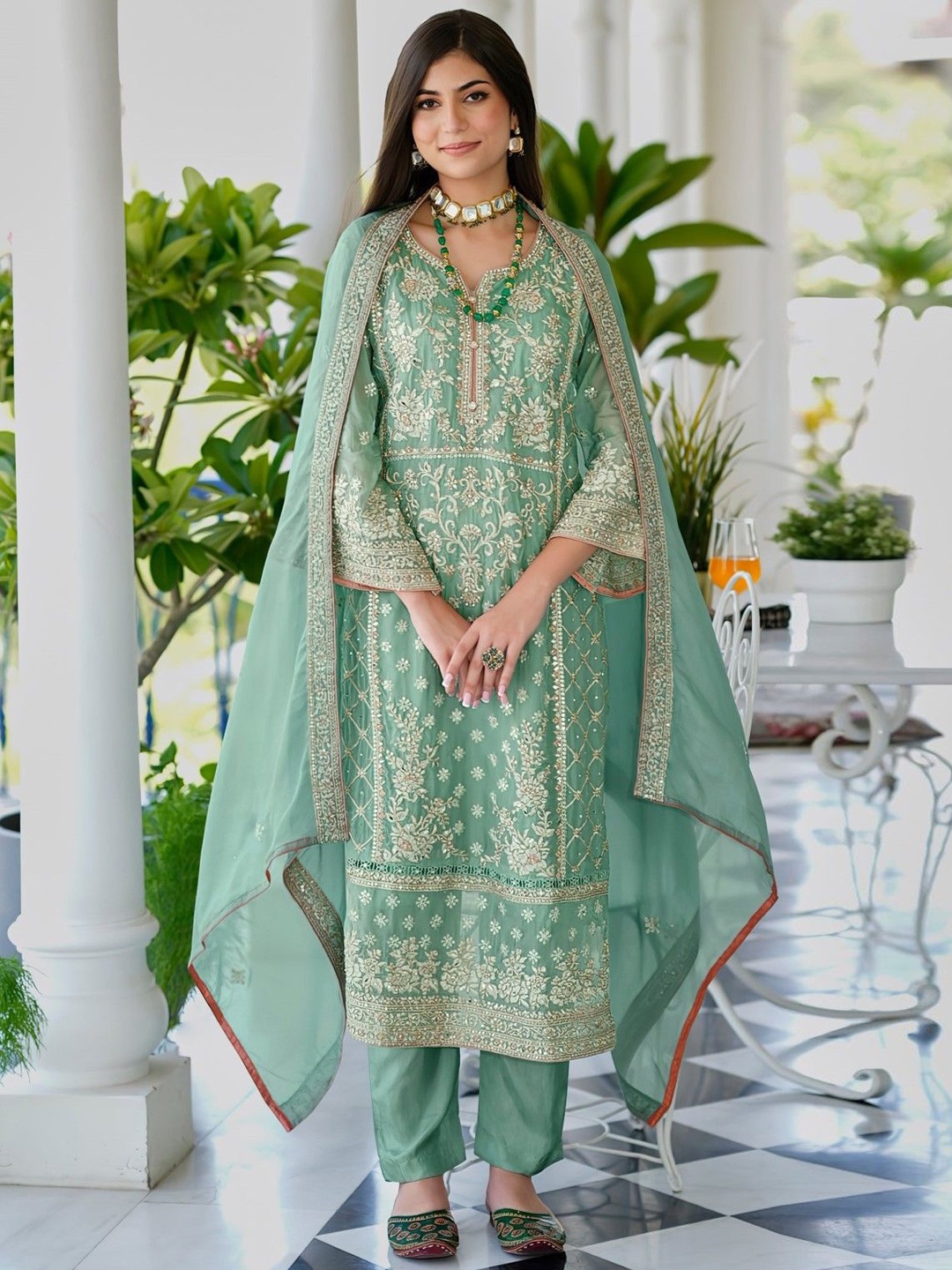 

AUTUMN LANE Floral Embroidered Sequinned Straight Kurta With Trousers, Green