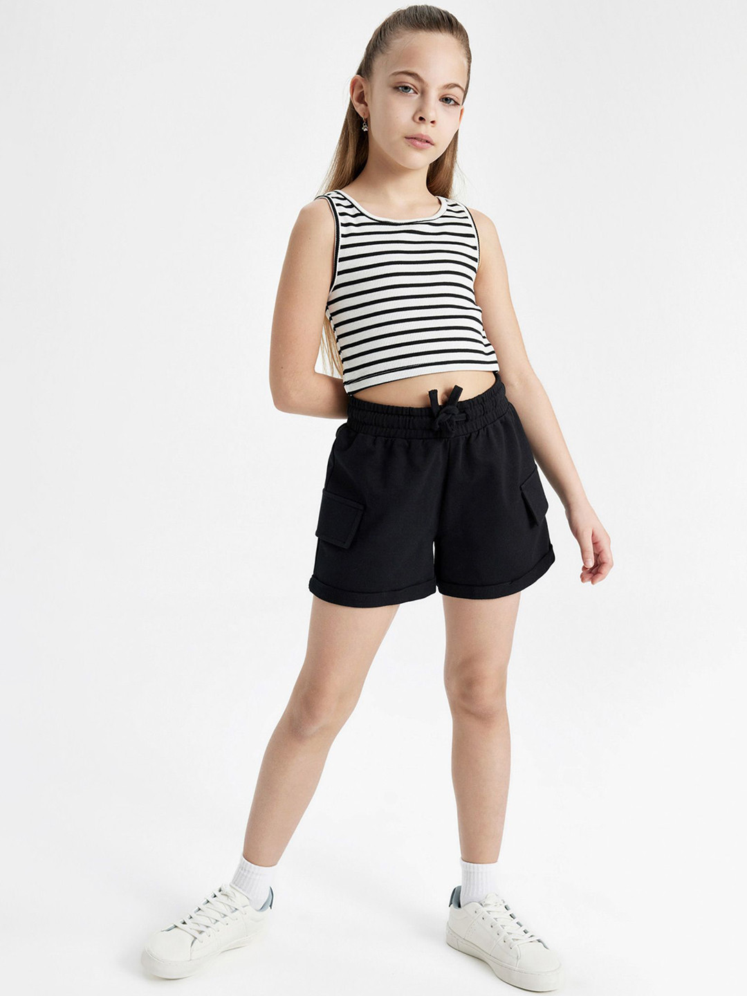 

DeFacto Girls Solid Regular Fit Shorts, Black