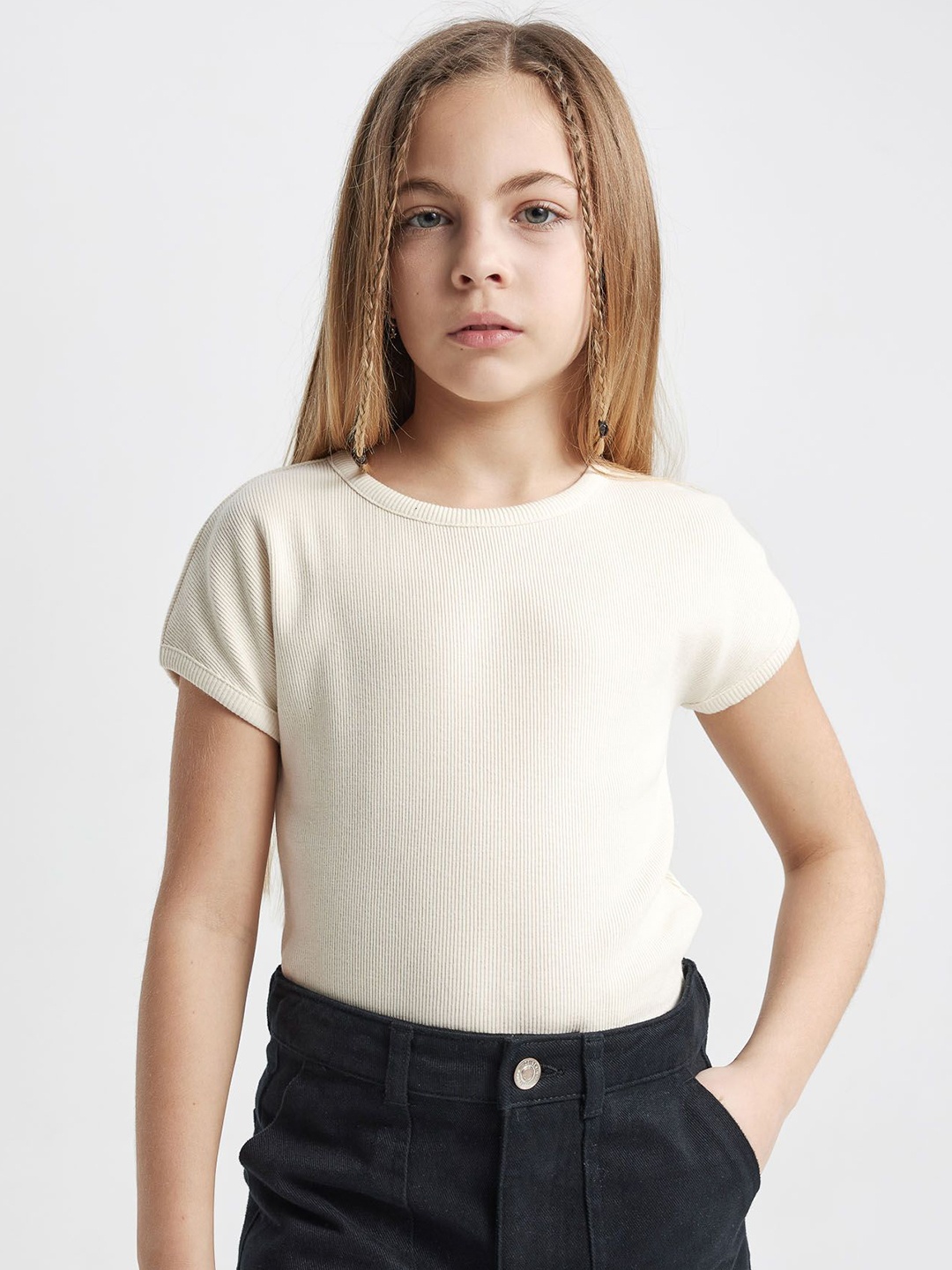 

DeFacto Girls Solid Round Neck Cotton T-shirt, Na