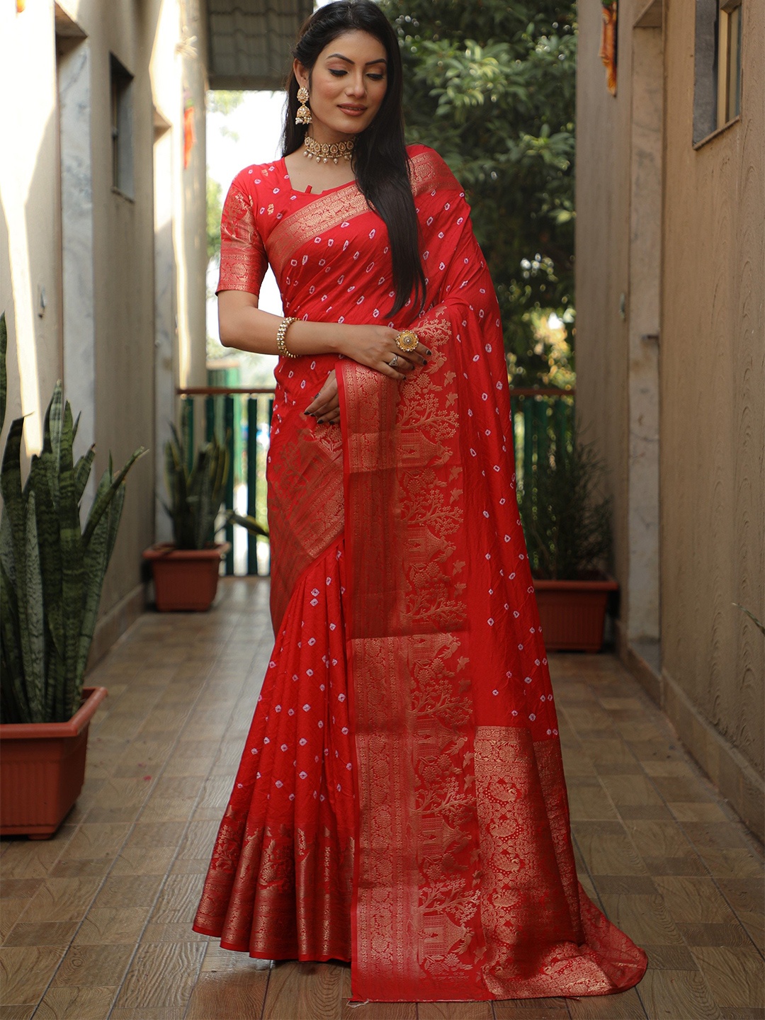 

Anaita Bandhani Zari Pure Silk Kanjeevaram Saree, Red