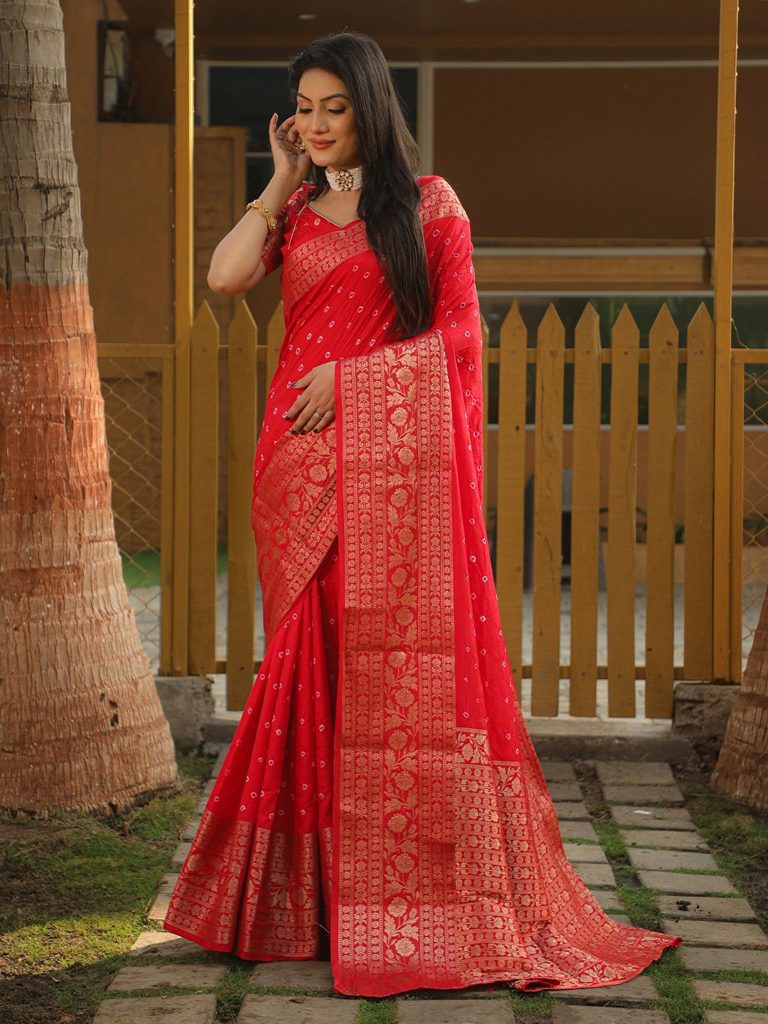 

Anaita Zari Woven Design Pure Silk Bandhani Saree, Red