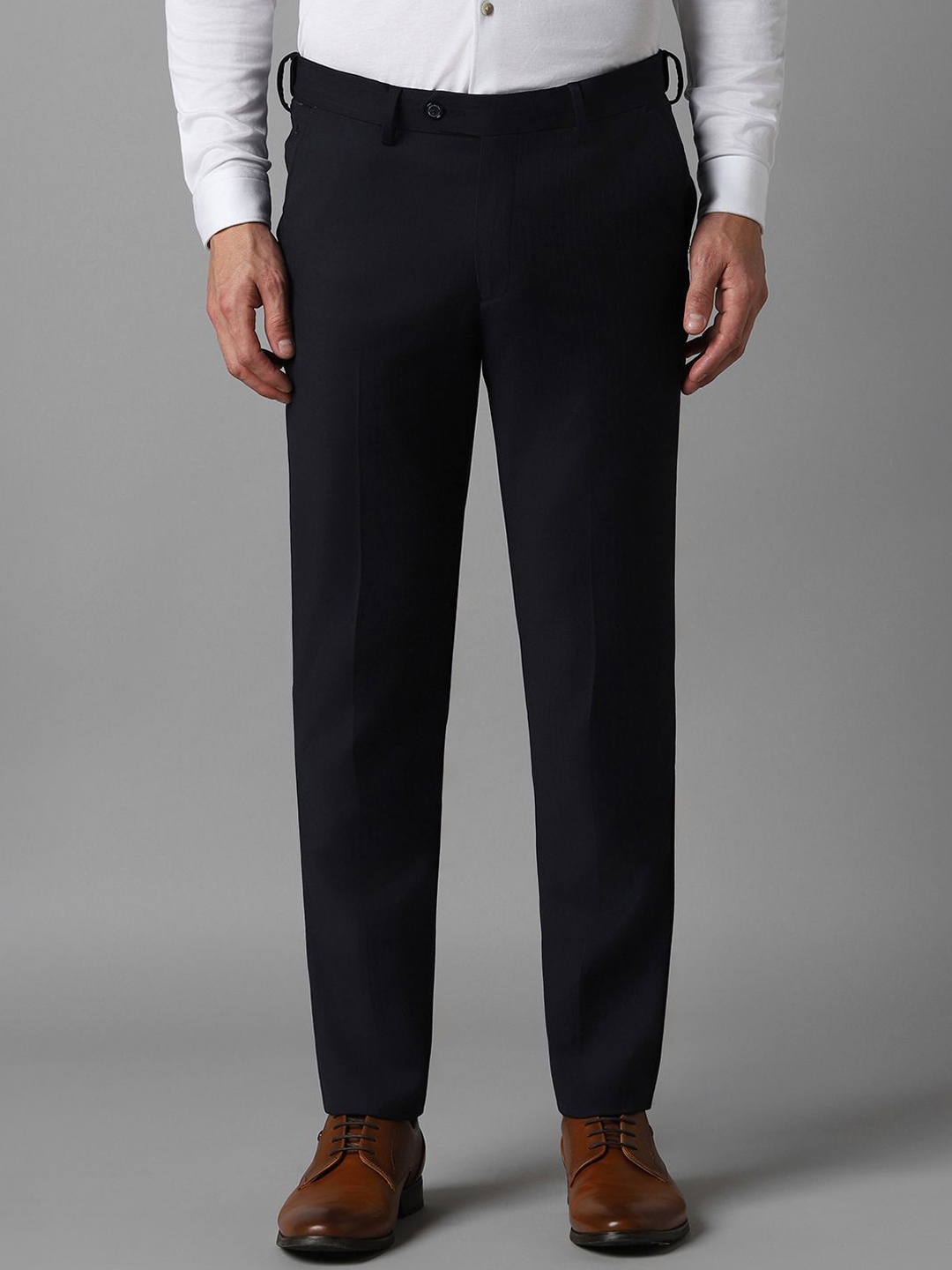 

Louis Philippe Men Slim Fit Tapered Fit Solid Flat Front Formal Trousers, Black