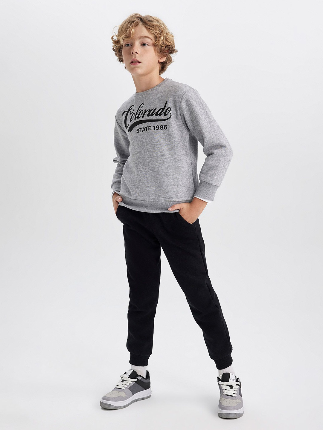 

DeFacto Boys Typography Printed T-shirt With Joggers, Grey