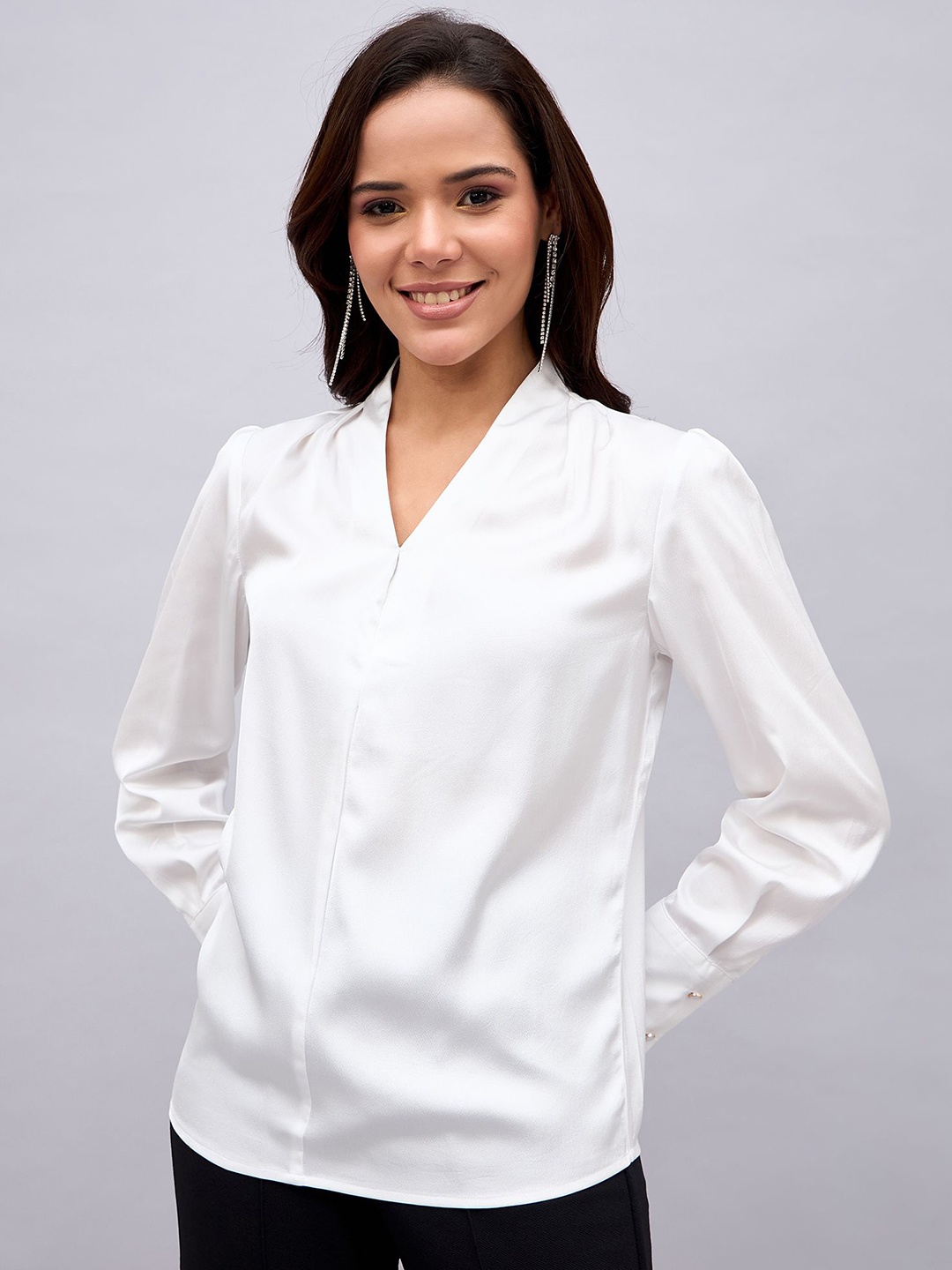 

STYLE BLUSH Women Solid V-Neck Top, White