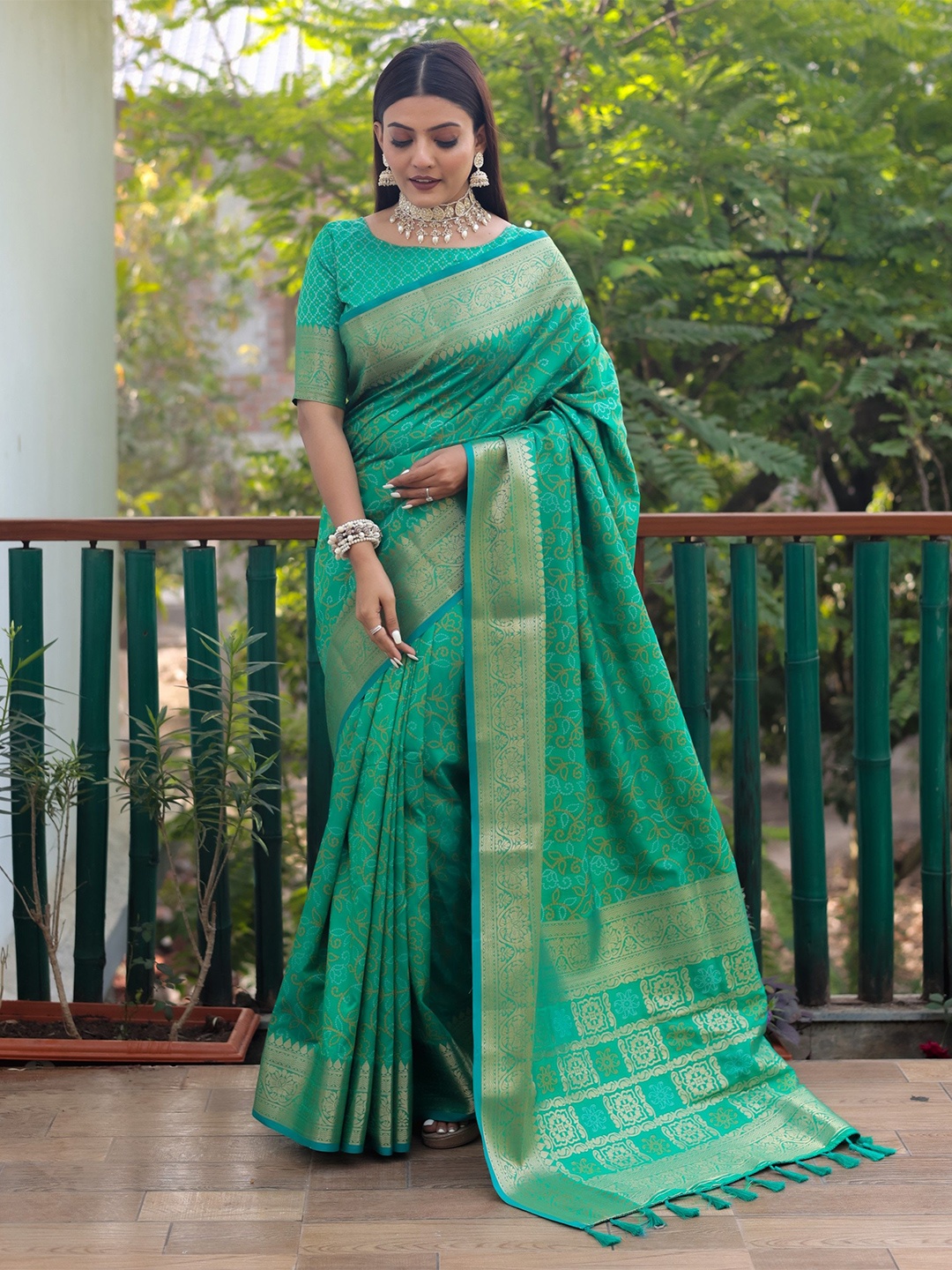 

Anaita Bandhani Zari Pure Silk Bandhani Saree, Green