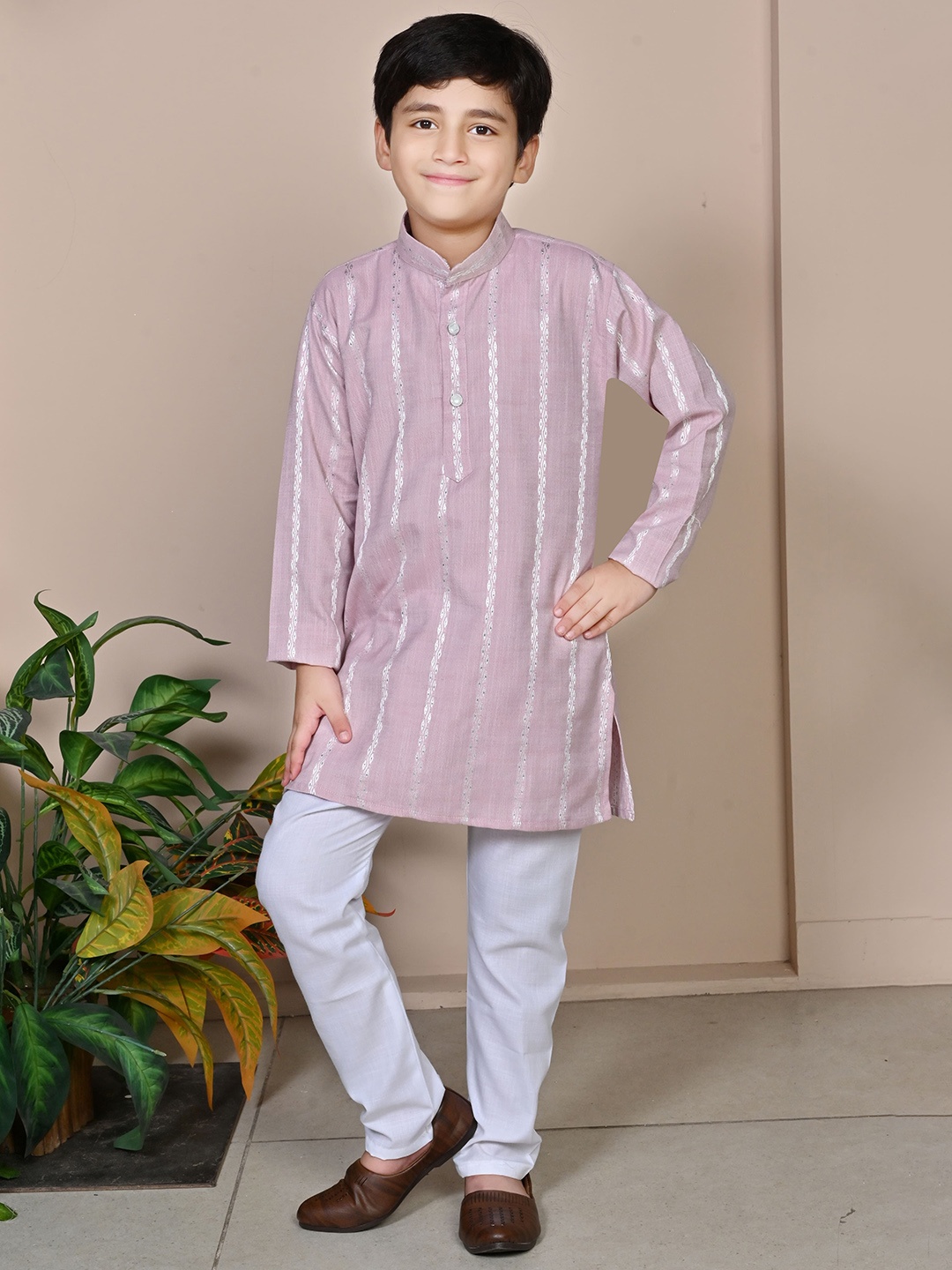 

BT DEZINES Boys Embroidered Mandarin Collar Thread Work Linen Straight Kurta With Pyjamas, Lavender