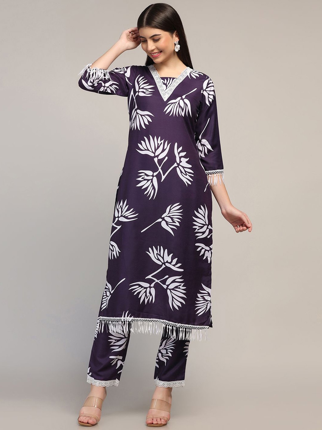 

BAESD Floral Printed Regular Straight Kurta with Trousers, Navy blue