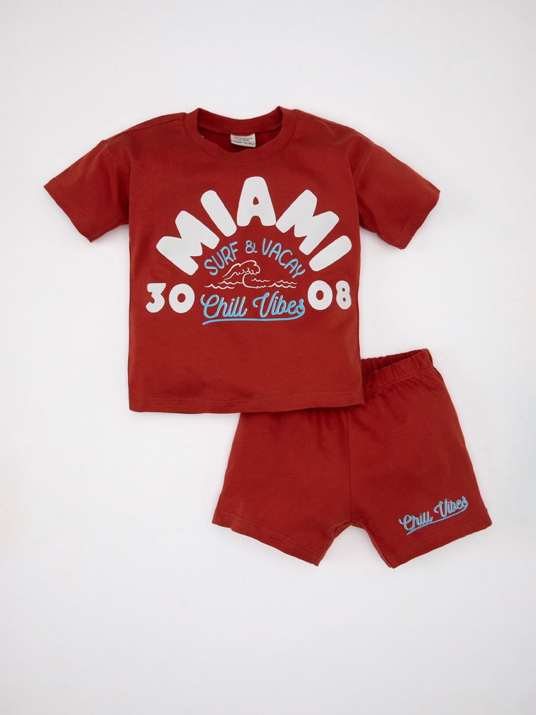 

DeFacto Boys Printed Pure Cotton T-shirt With Shorts, Maroon