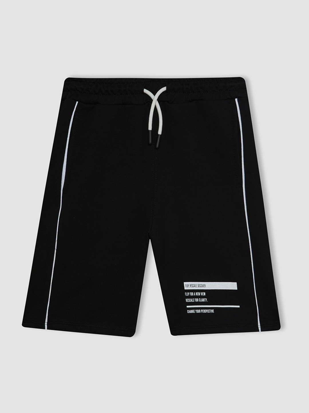 

DeFacto Boys Solid Mid-Rise Above Knee Regular Shorts, Na