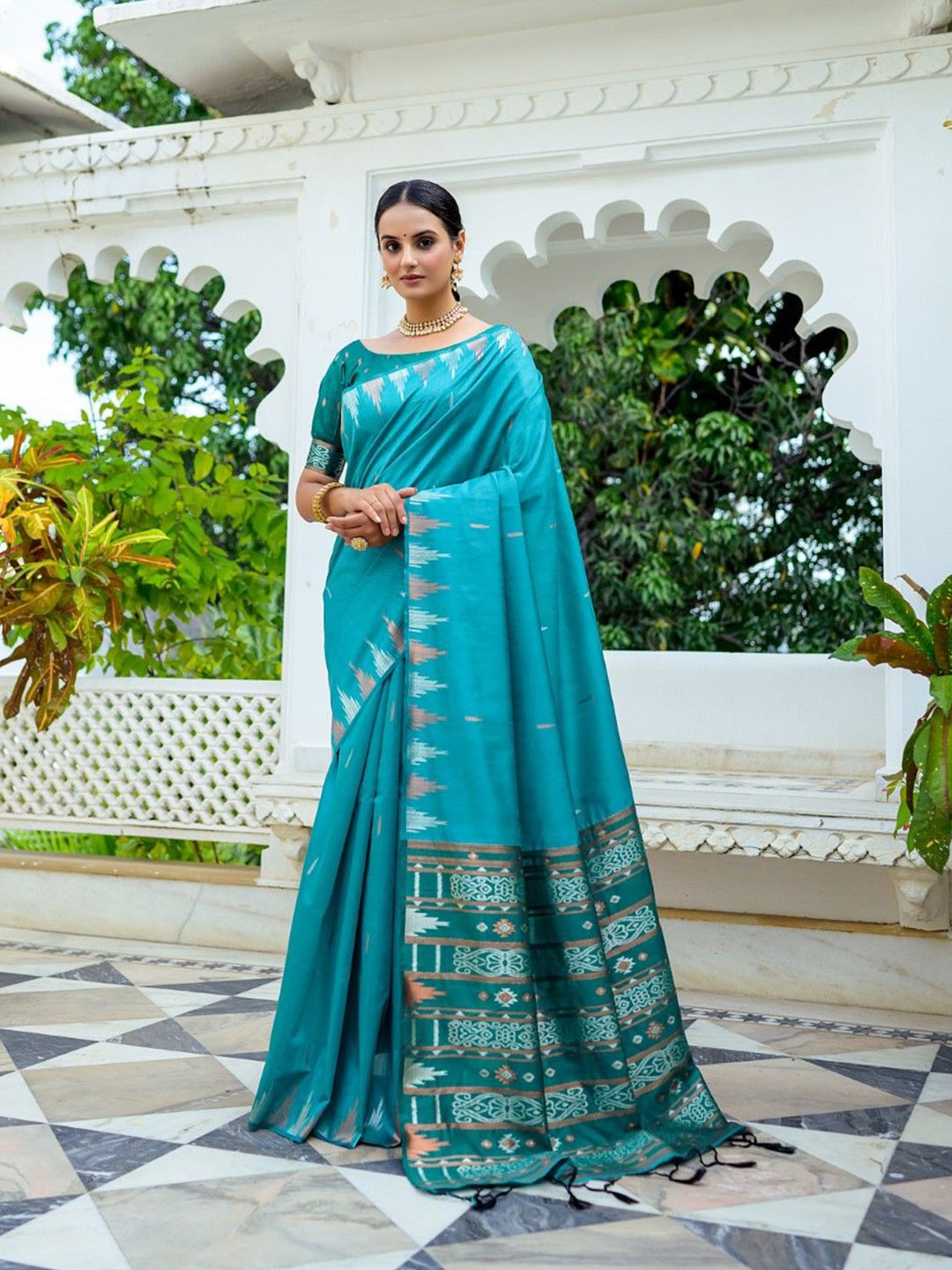 

VISHNU WEAVES Ethnic Motifs Woven Design Zari Pure Silk Tussar Saree, Sea green