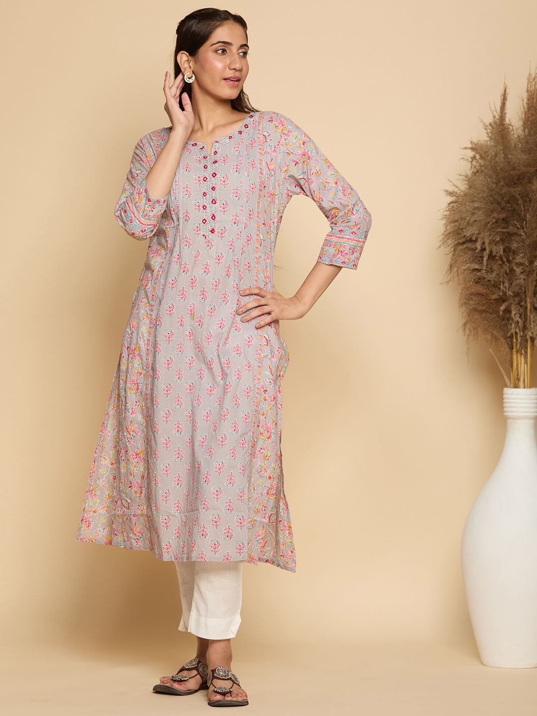 

Chandbaali Floral Printed Pure Cotton Straight Kurta, Grey