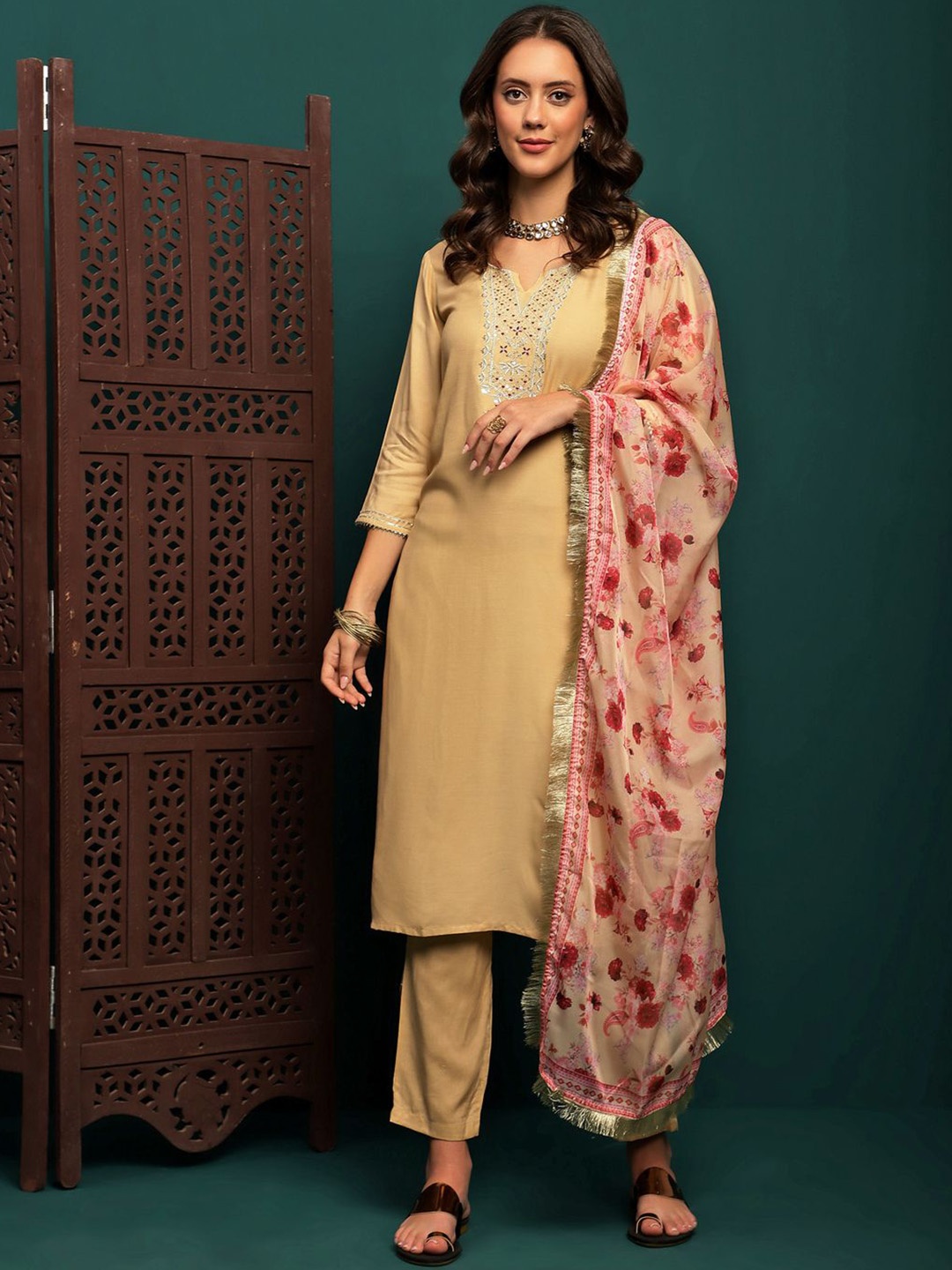 

Sangria Embroidered Thread Work Straight Kurta With Trousers & Dupatta, Cream