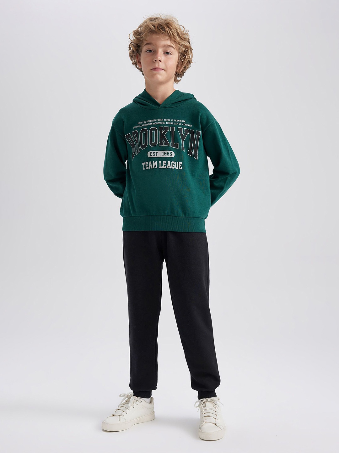 

DeFacto Boys Printed Sweatshirt With Trousers, Green