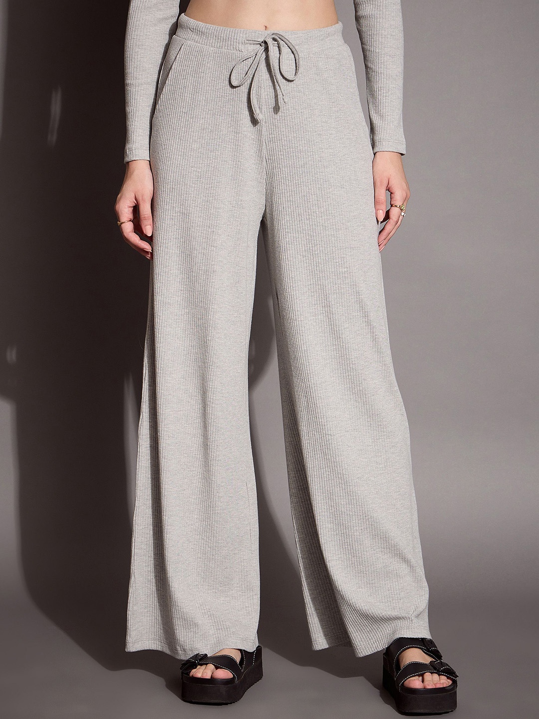 

SASSAFRAS BASICS Women Loose Fit Trousers, Grey