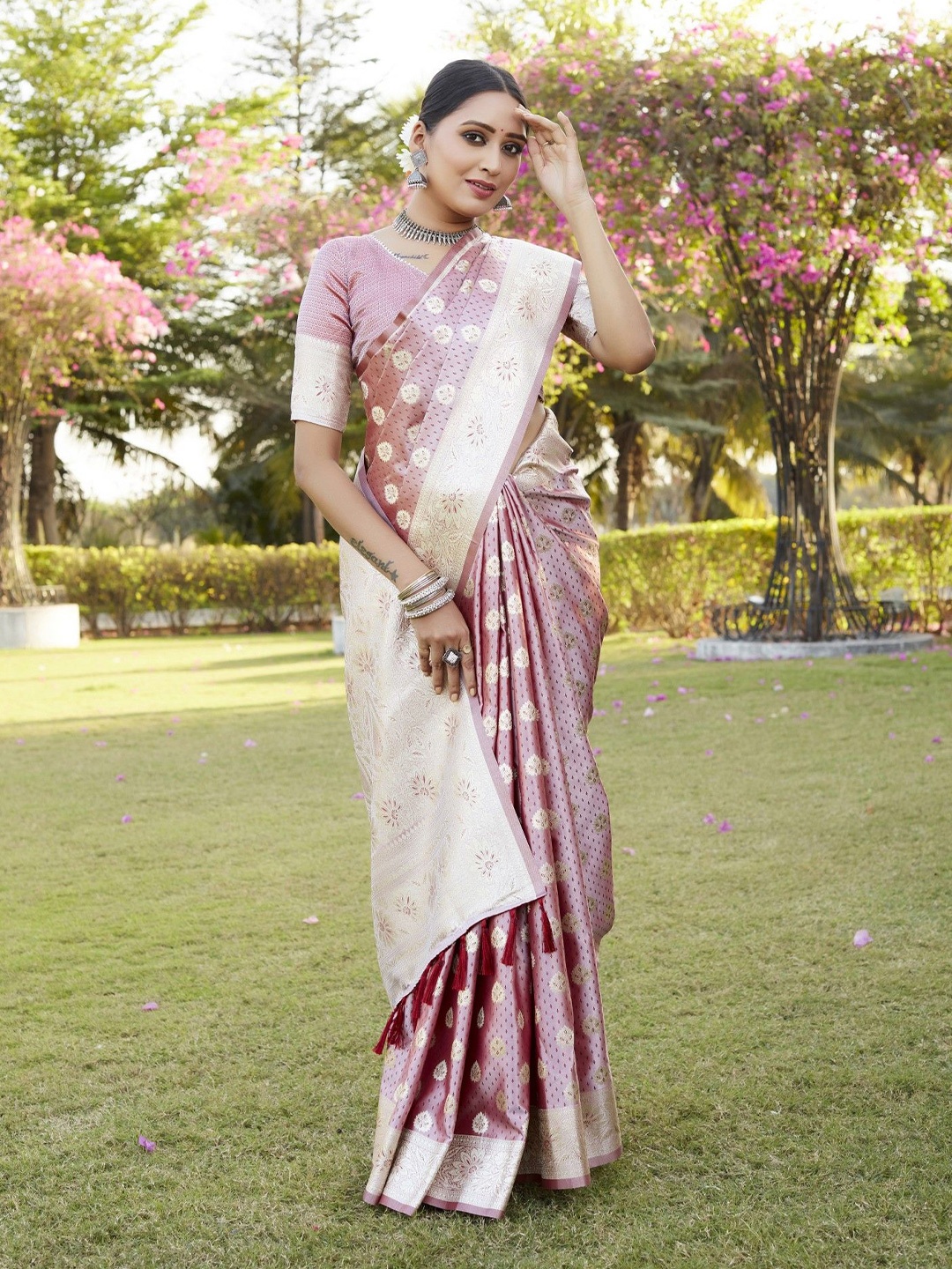 

Anaita Woven Design Zari Pure Silk Kanjeevaram Saree, Pink
