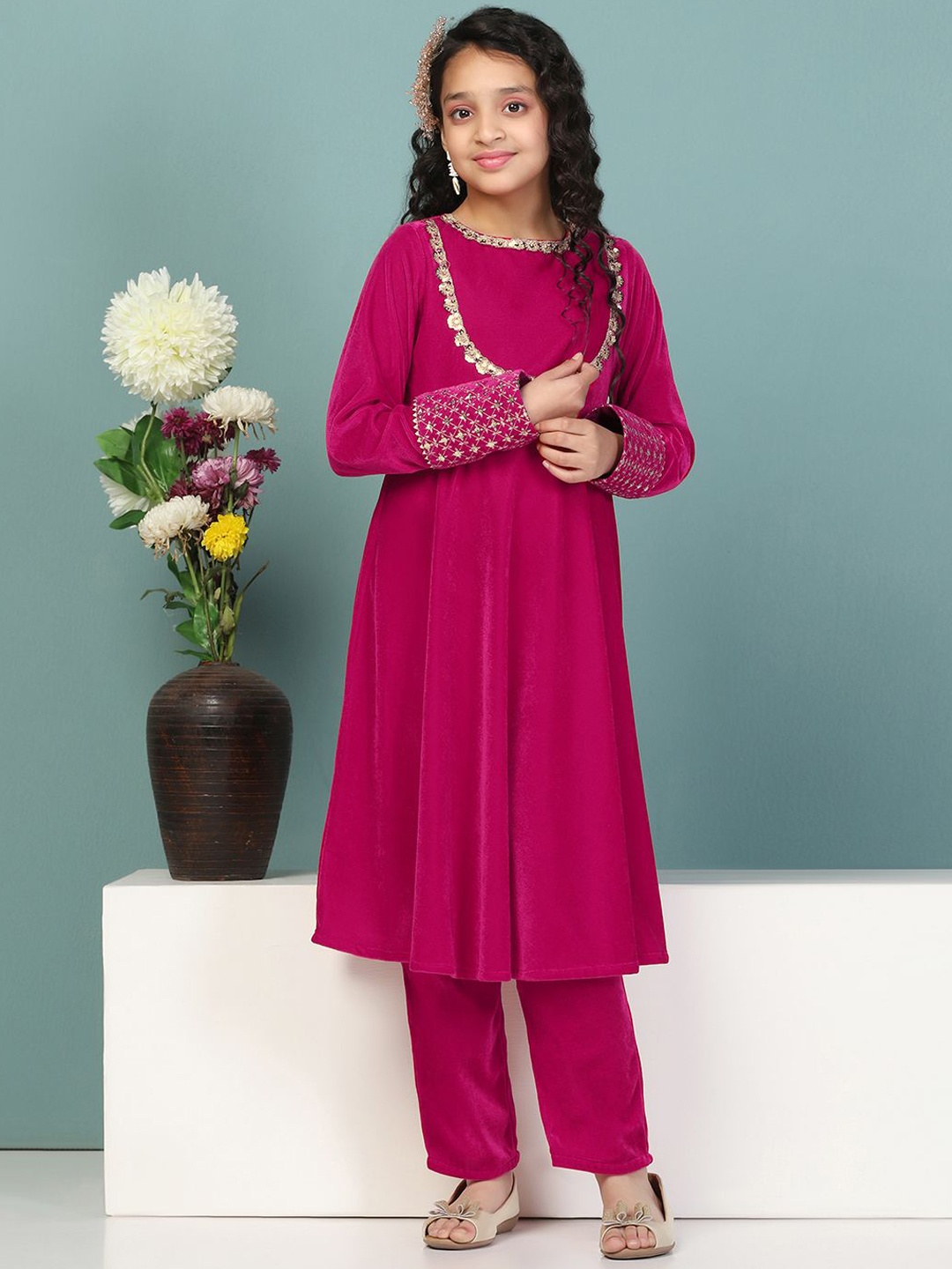 

BAESD Girls Floral Yoke Design Regular Velvet A-Line Kurta with Trousers, Pink