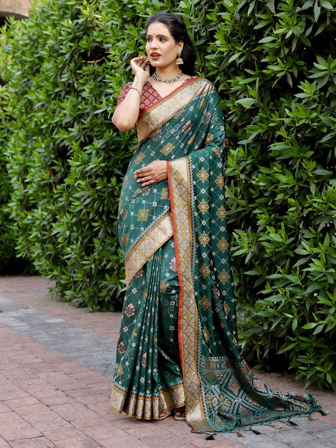 

Anaita Woven Design Zari Pure Silk Ikat Saree, Green