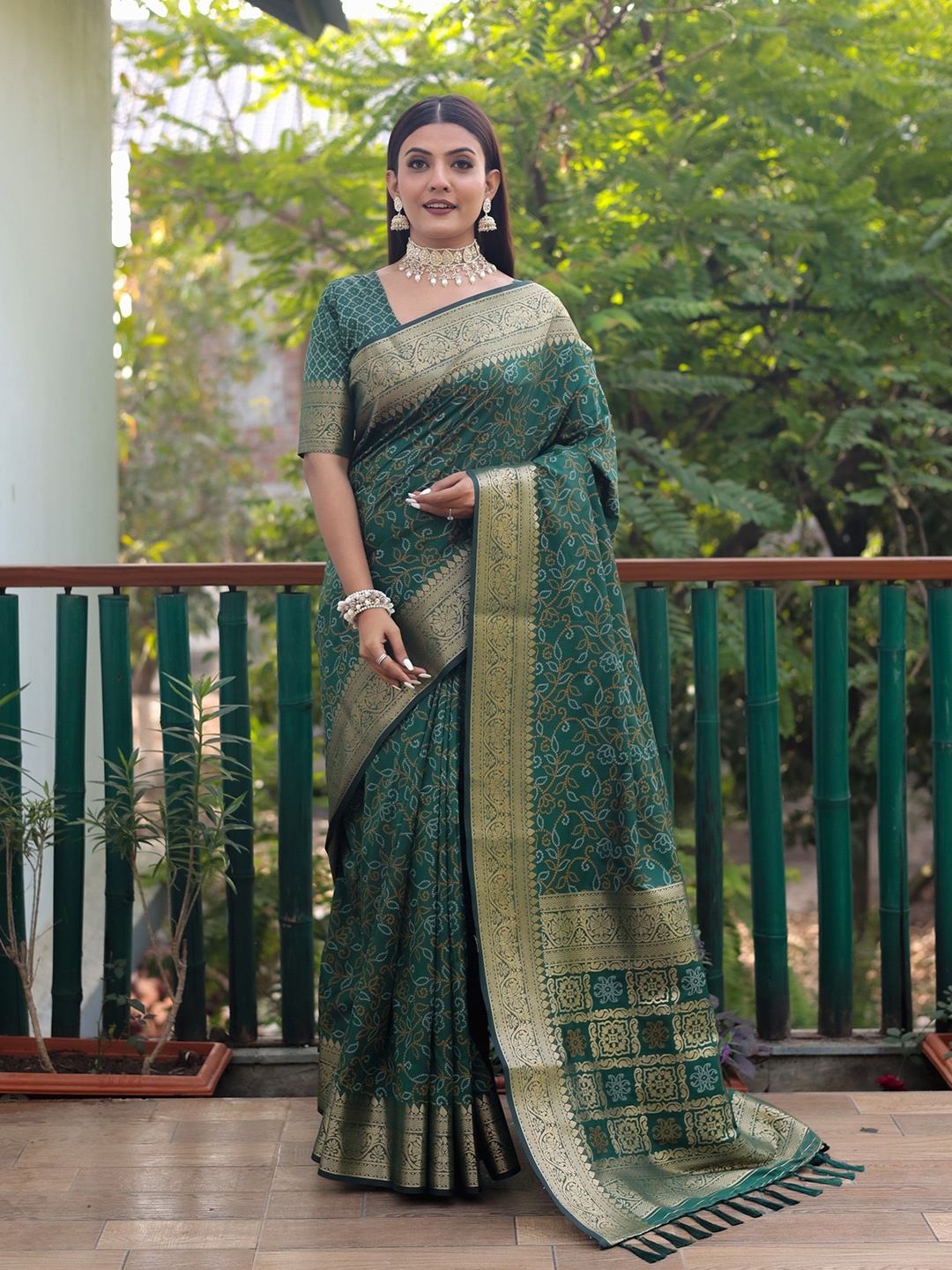 

Anaita Woven Design Zari Pure Silk Bandhani Saree, Green