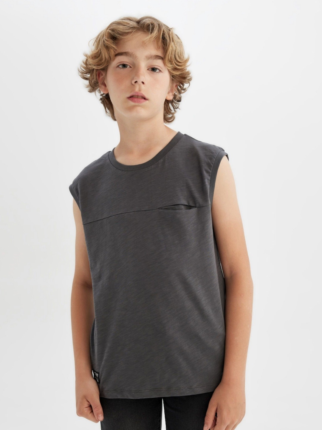 

DeFacto Boys Solid Round Neck Cotton T-shirt, Grey