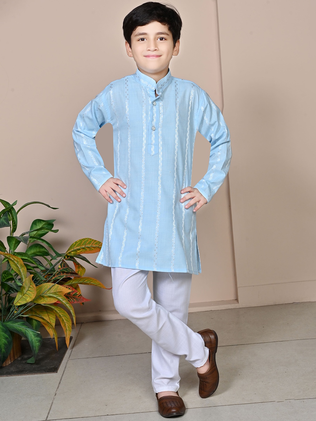

BT DEZINES Boys Embroidered Thread Work Linen Straight Kurta With Pyjamas, Blue