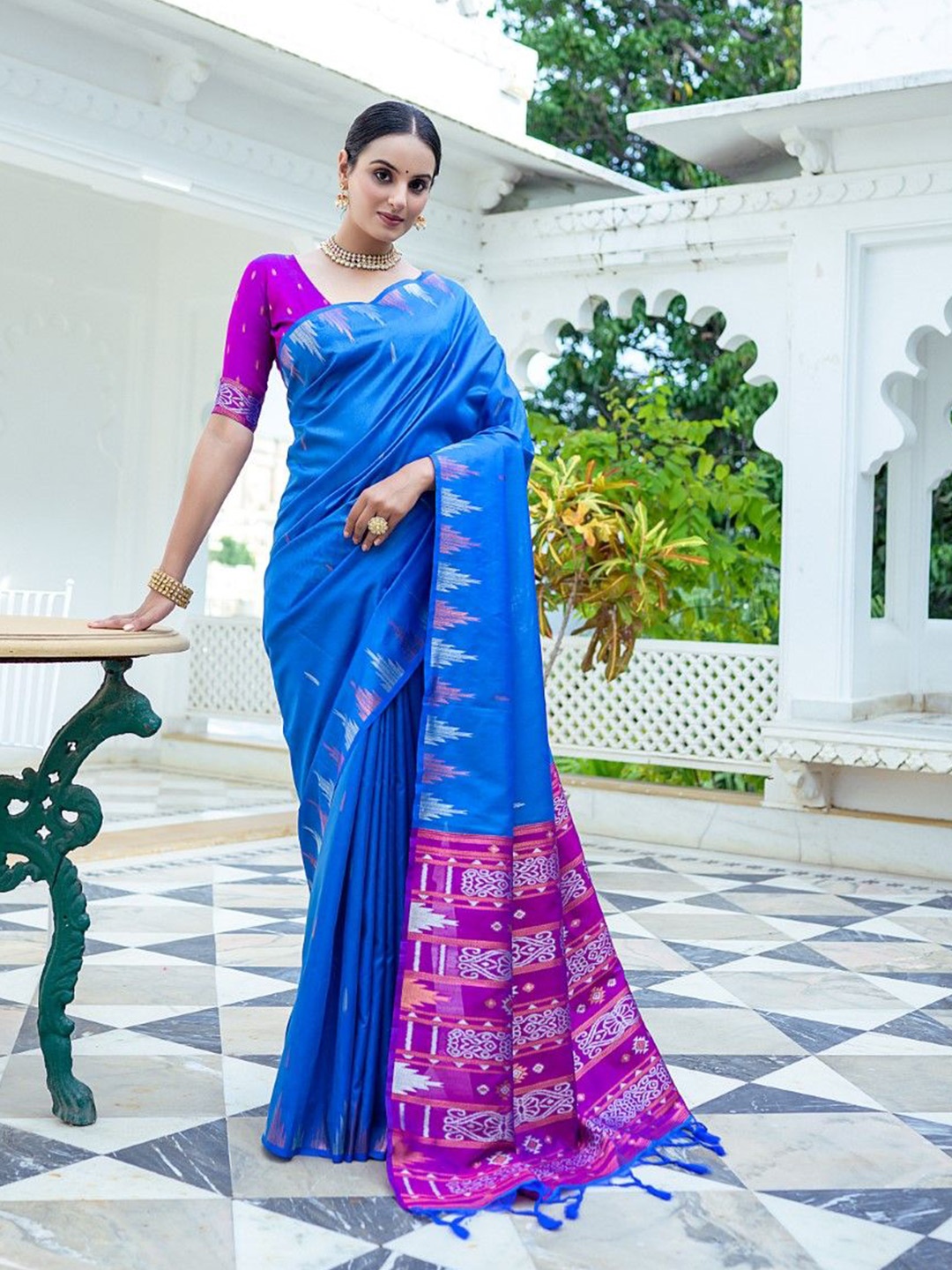 

VISHNU WEAVES Woven Design Phulkari Pure Silk Tussar Saree, Blue