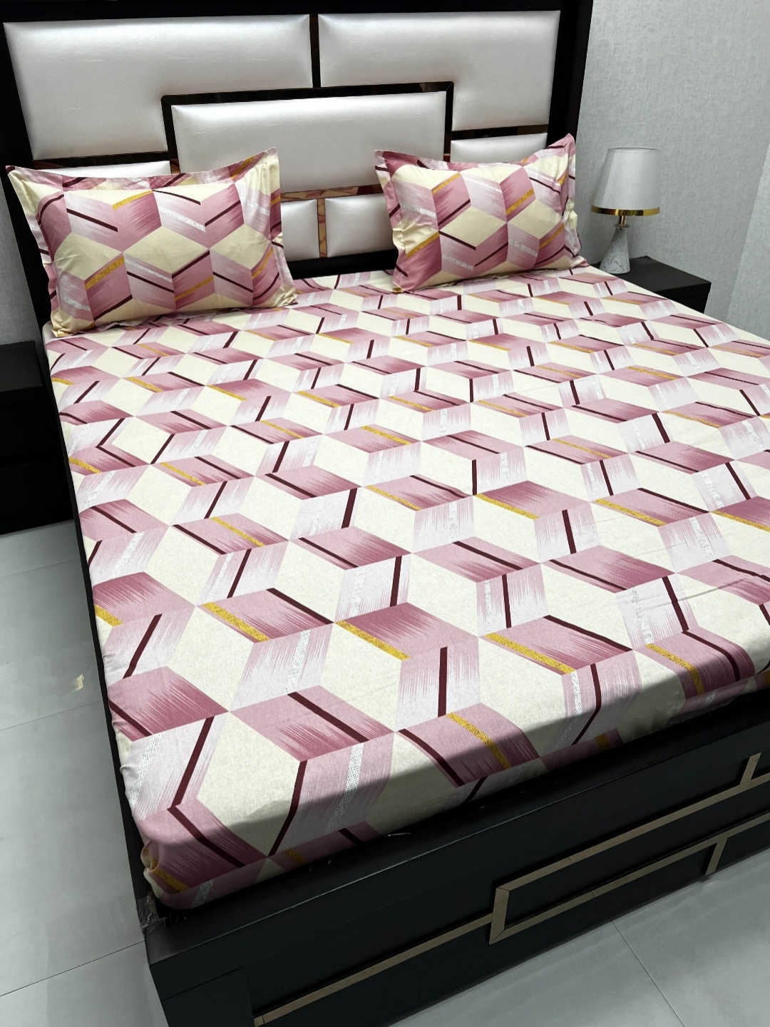 

Pure Decor Pink Geometric Printed Pure Cotton Queen 230 TC Bedsheet with 2 Pillow Covers