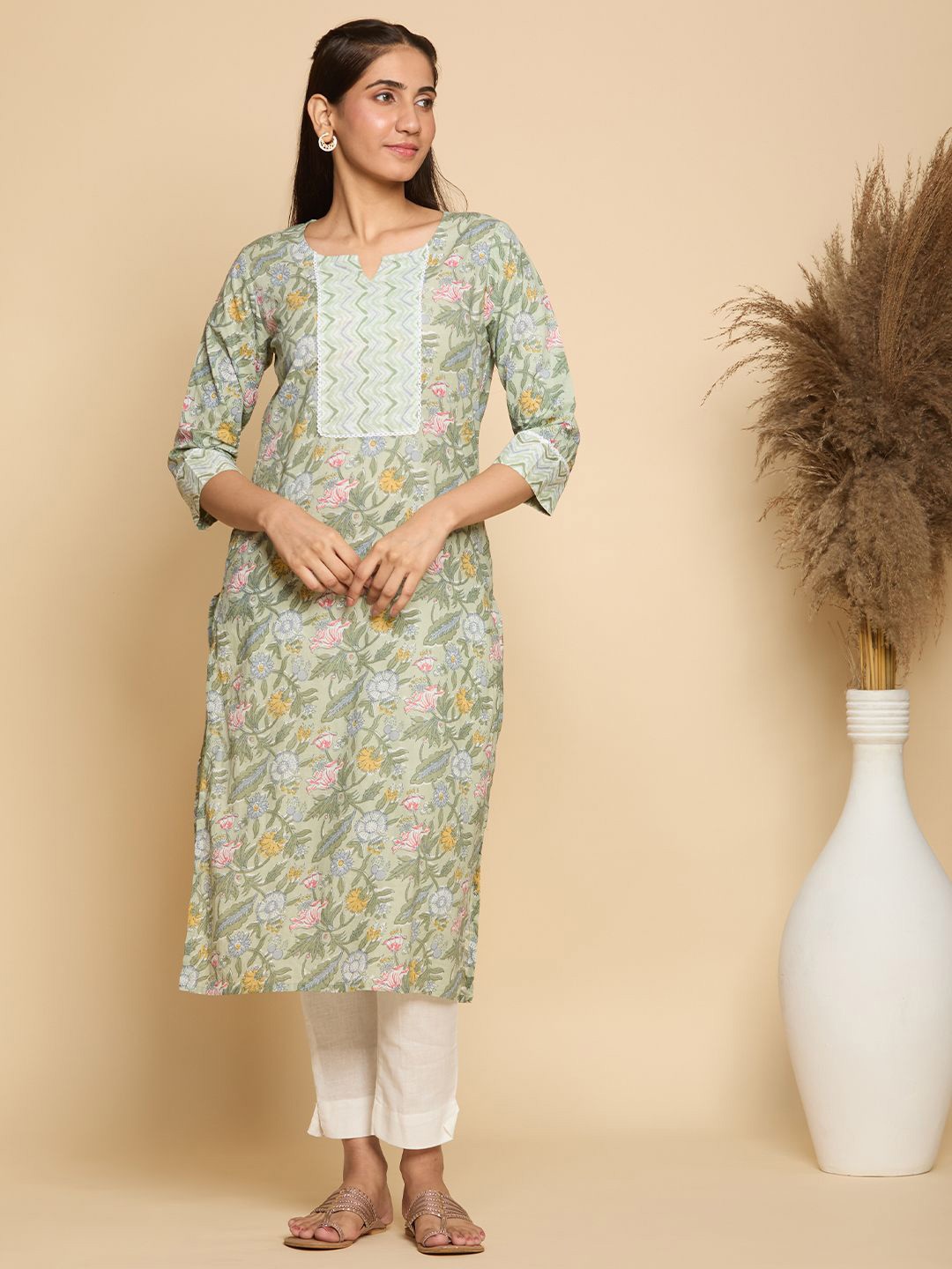 

Chandbaali Floral Printed Pure Cotton Straight Kurta, Green
