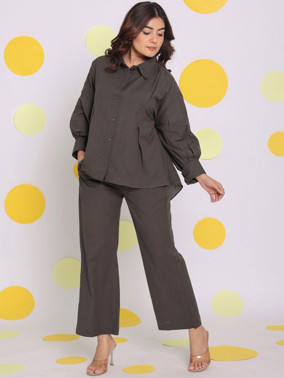 

KAORI BY SHREYA AGARWAL Relaxed Fit Linen Shirt With Trousers, Grey