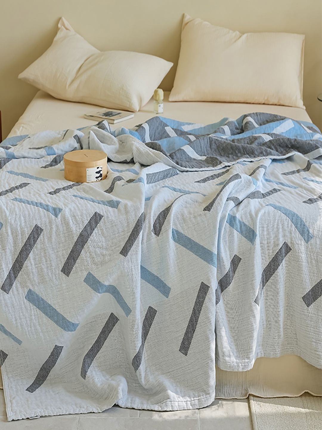 

JC HOME Blue & White Geometric Printed Pure Cotton AC Room 300 GSM Double Bed Quilt