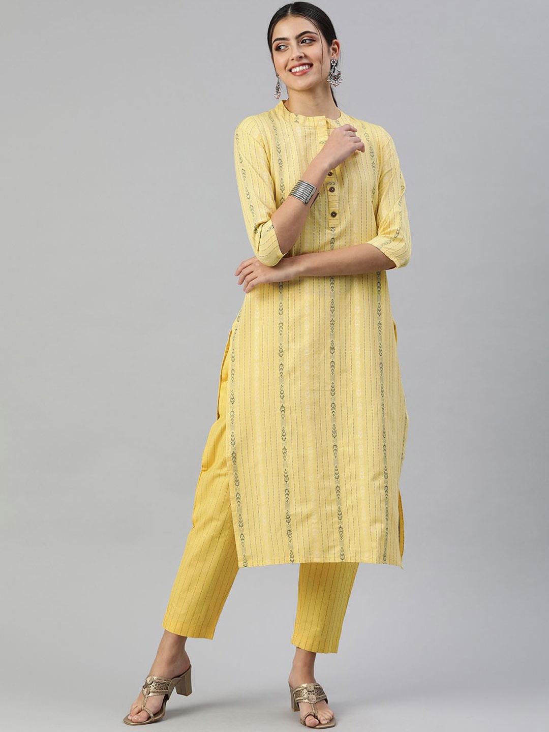 

Shaily Ethnic Motifs Printed Mandarin Collar Straight Kurta With Trousers, Yellow