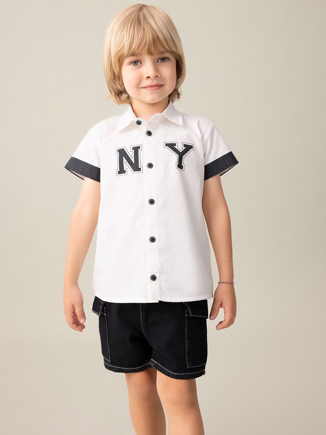 

DeFacto Boys Mid-Rise Regular Fit Shortst, Black