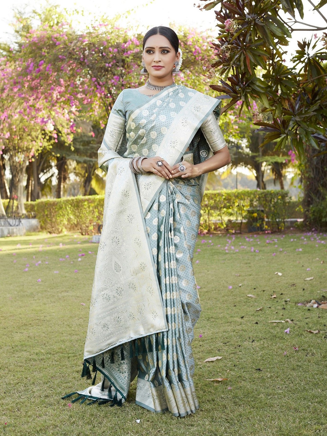 

Anaita Woven Design Pure Silk Kanjeevaram Saree With Zari, Green