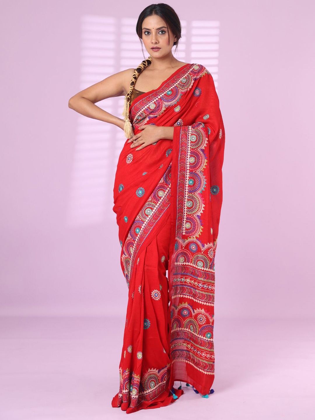 

Charukriti Ethnic Motifs Thread Embroidered Pure Georgette Saree, Red