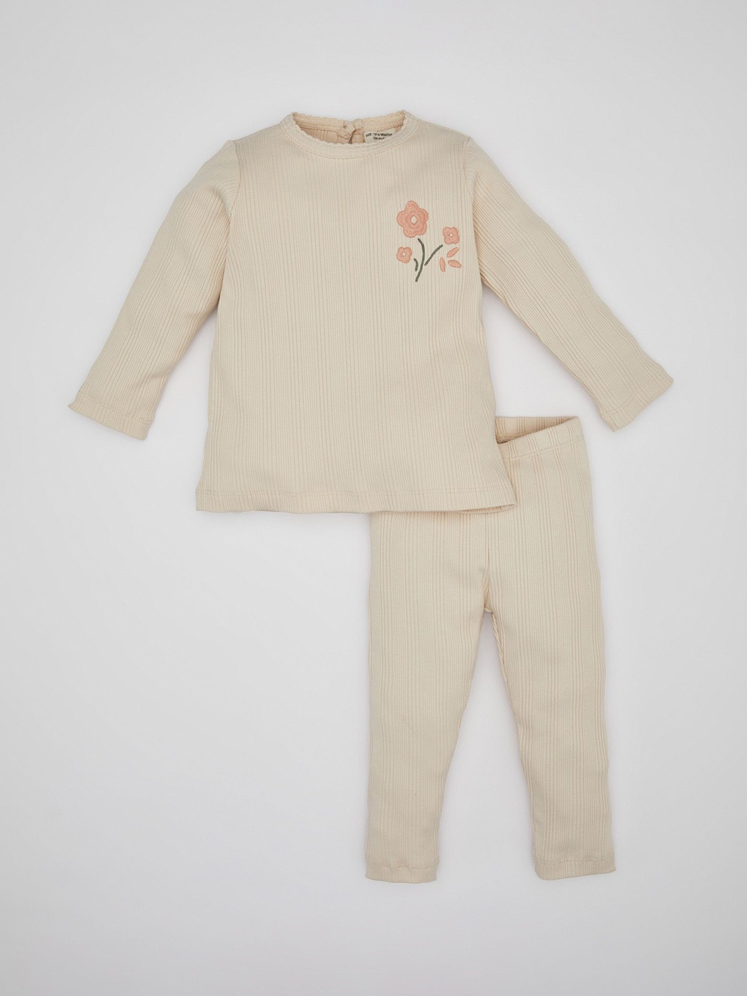 

DeFacto Girls Printed Round Neck Night suit, Beige