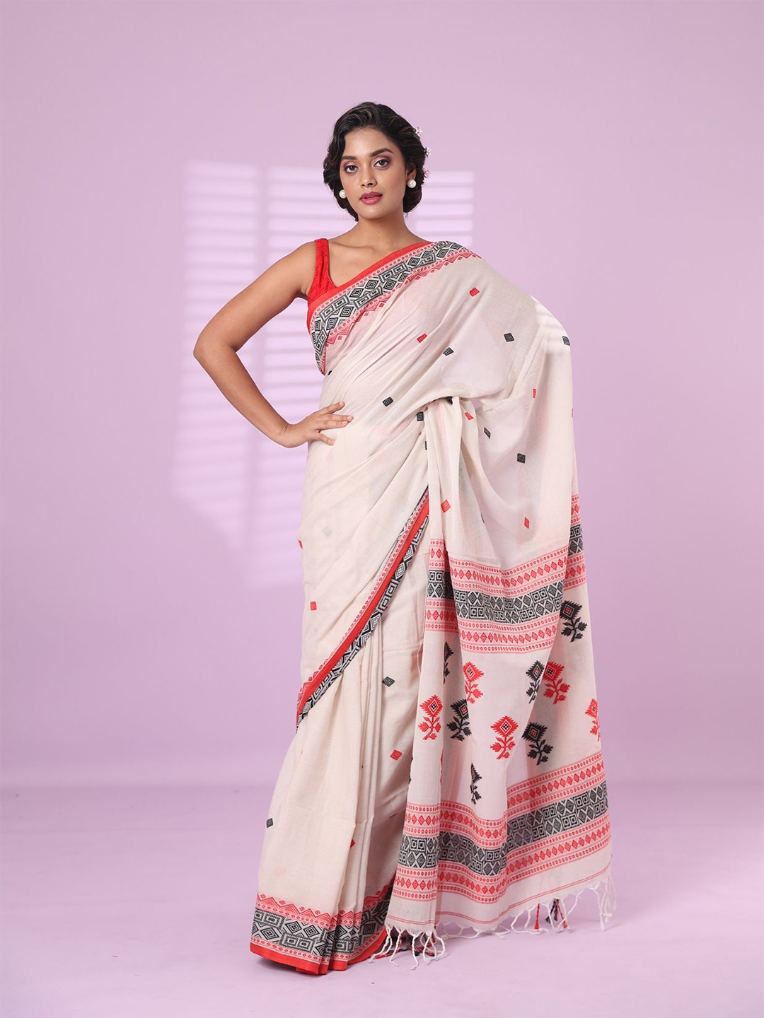 

Charukriti Woven Design Pure Cotton Saree, Beige