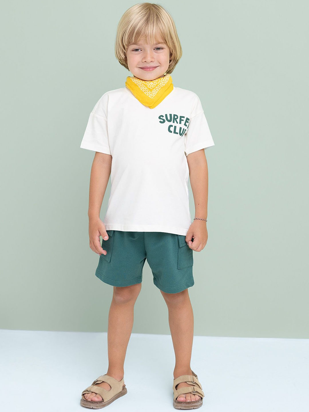 

DeFacto Boys Mid-Rise Regular Fit Shorts, Green