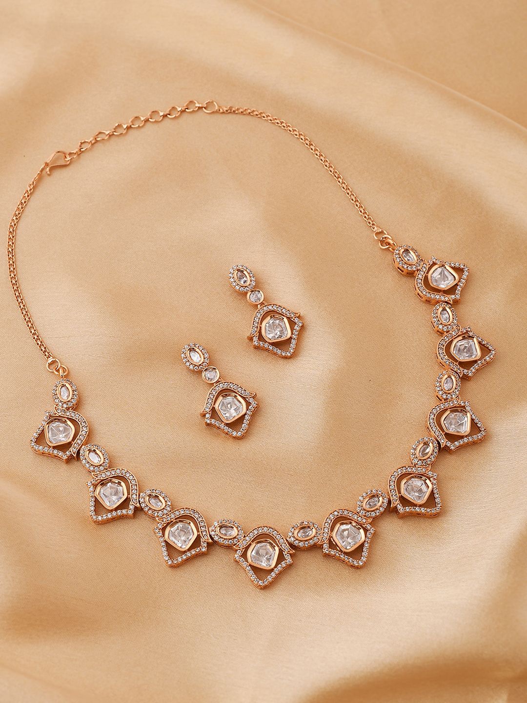 

Voylla Gold-Plated Kundan Studded Jewellery Set