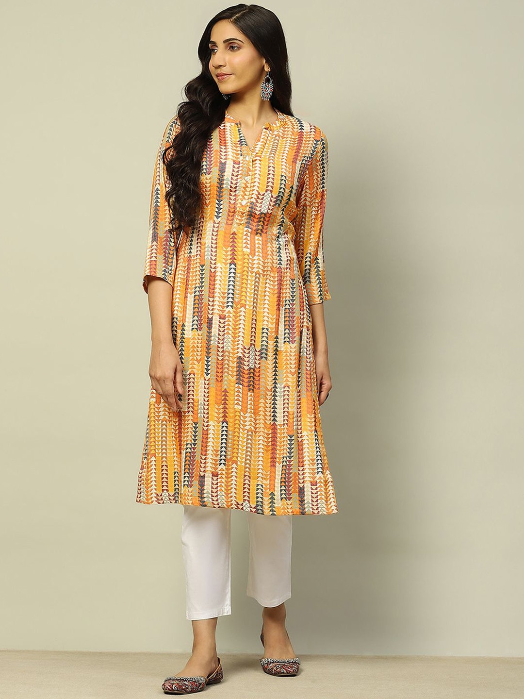 

Rangriti Geometric Printed Mandarin Collar Straight Kurta, Yellow