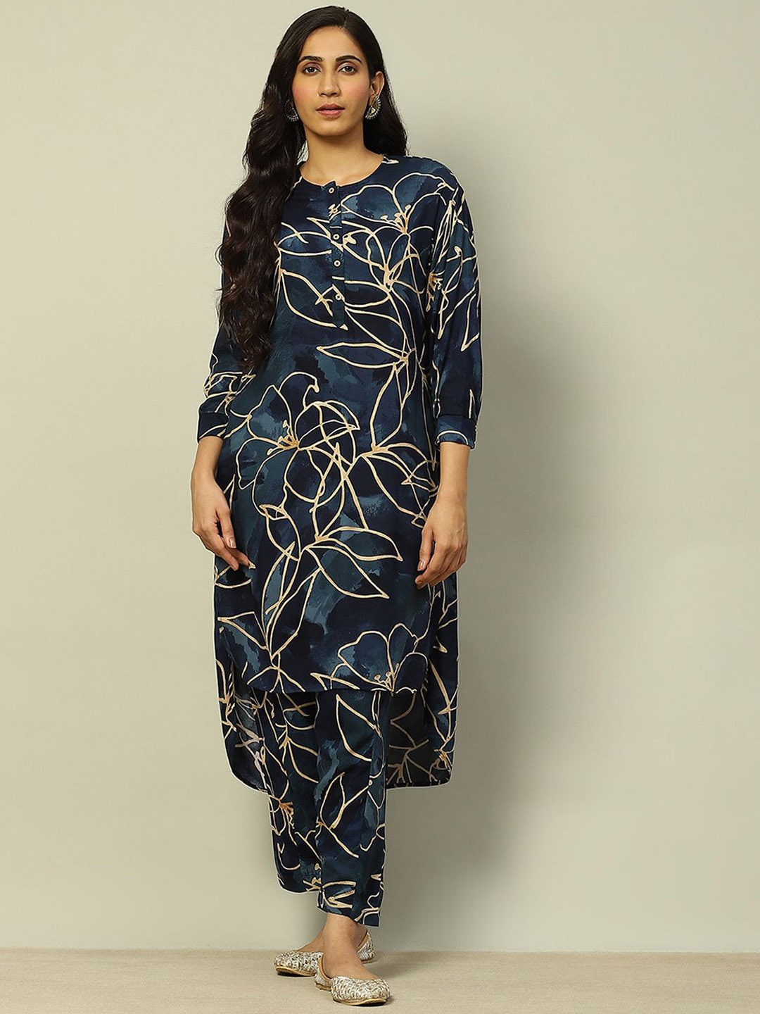 

Rangriti Floral Printed Straight Kurta With Trouser, Navy blue