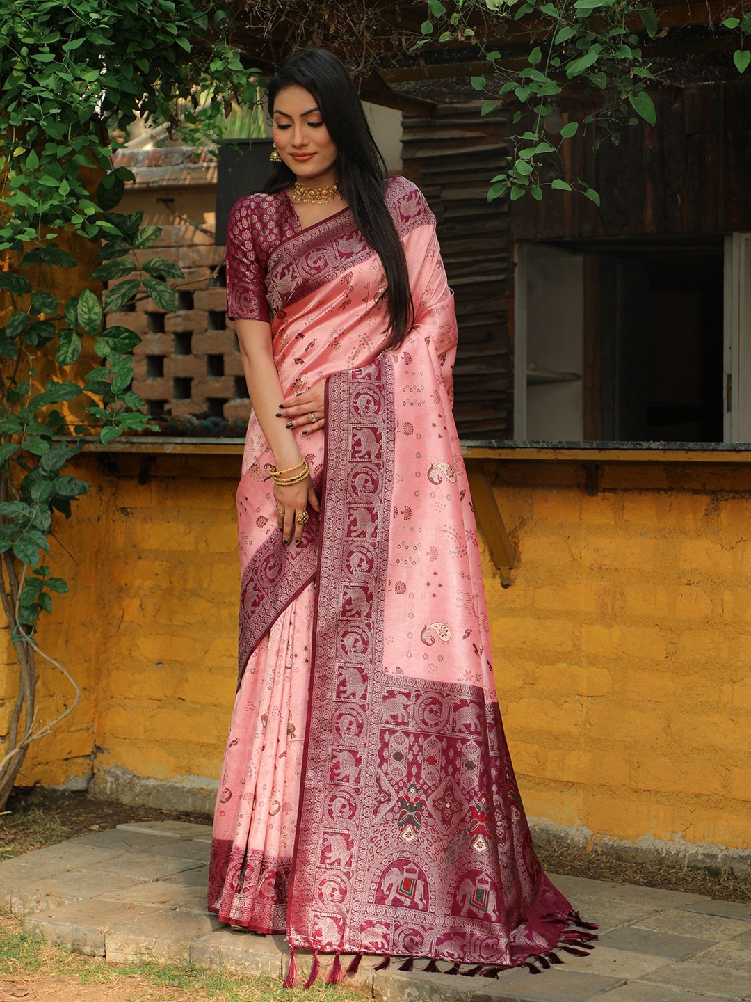 

Anaita Woven Design Traditional Pure Silk Kanjeevaram Saree With Zari, Pink