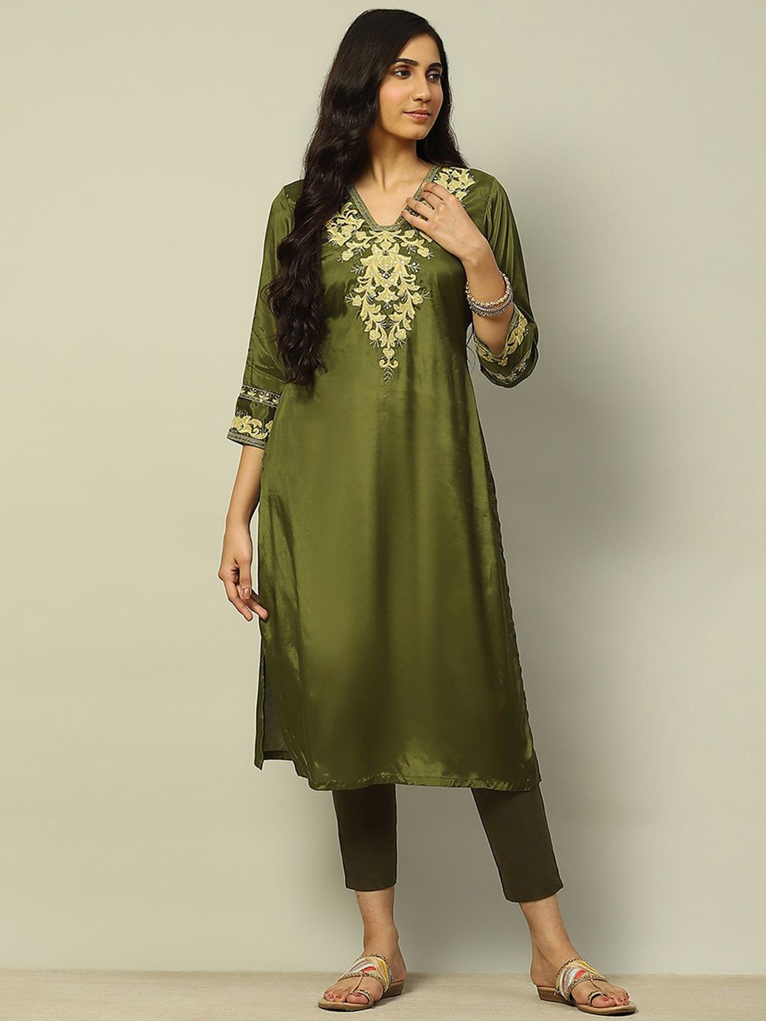 

Rangriti Floral Yoke Design Thread Work Kurta, Green